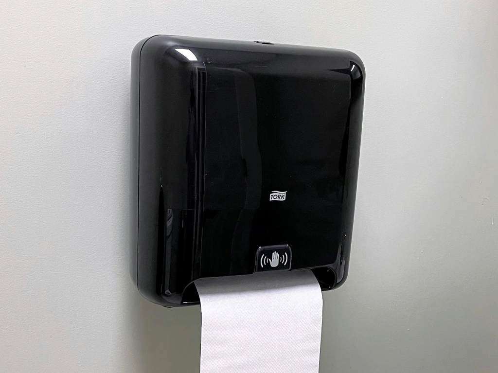 https://andrebegin.files.wordpress.com/2022/10/paper-towel-dispenser.jpg?w=1024
